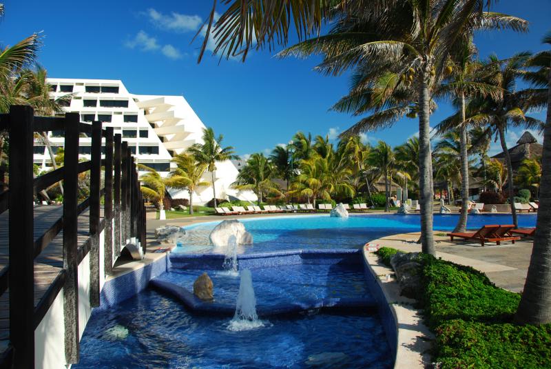 Oasis_Cancun