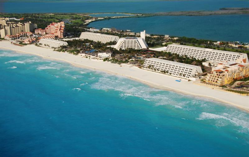 Oasis Cancun Overview